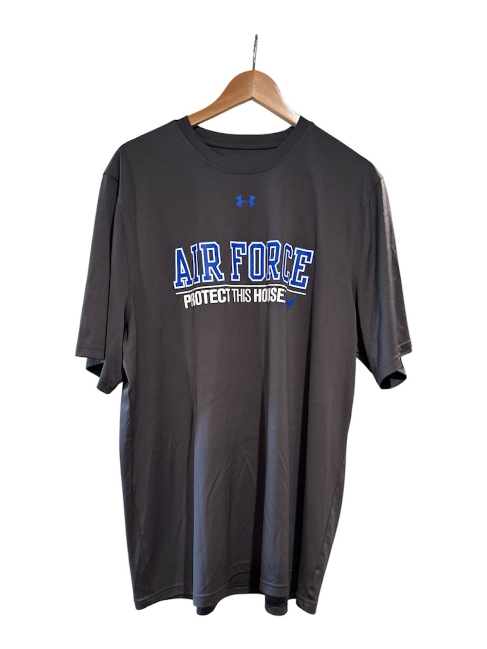 Under Armour Air Force Heat Gear Loose Fit Men’s Short Sleeve Shirt XXL Used